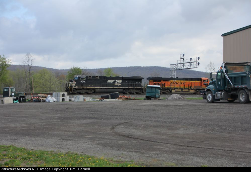 NS 7680, BNSF 7920 on 309